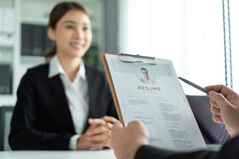 L’Ère du « Skills-First » : Pourquoi votre diplôme n’est plus votre meilleur atout 